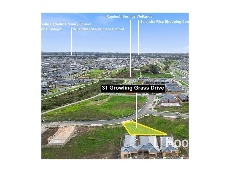 Lot 833/31 Growling Grass Drive, Clyde North VIC 3978