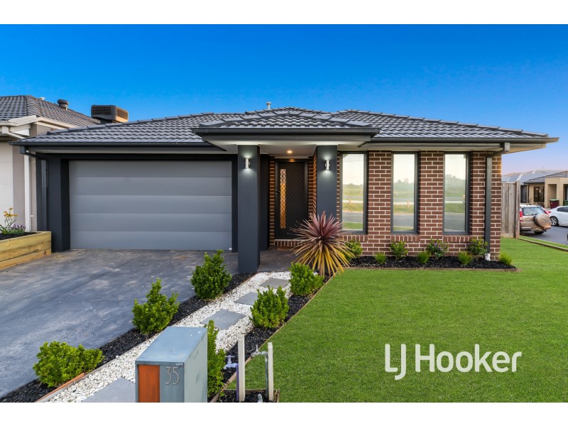 35 Moroak Crescent, Clyde North VIC 3978