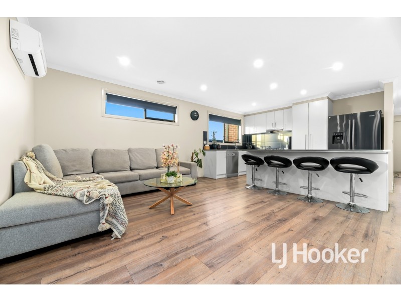 35 Moroak Crescent, Clyde North VIC 3978