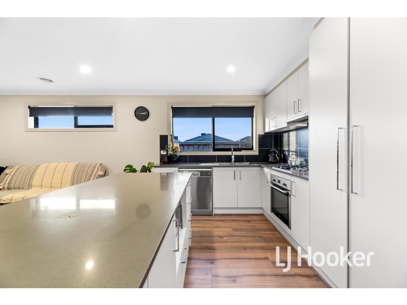 35 Moroak Crescent, Clyde North VIC 3978