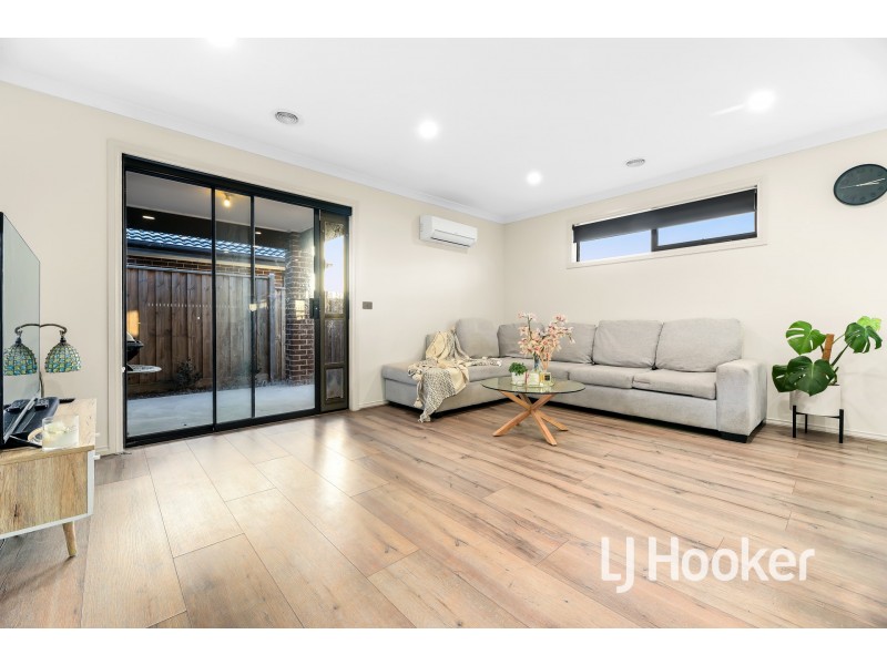 35 Moroak Crescent, Clyde North VIC 3978