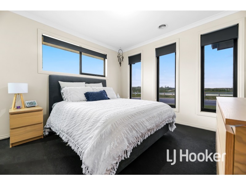 35 Moroak Crescent, Clyde North VIC 3978