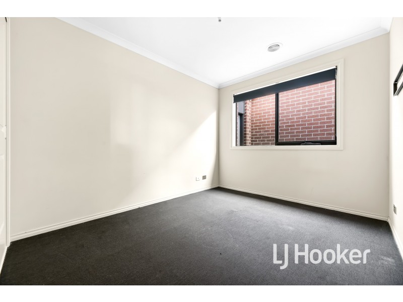 35 Moroak Crescent, Clyde North VIC 3978