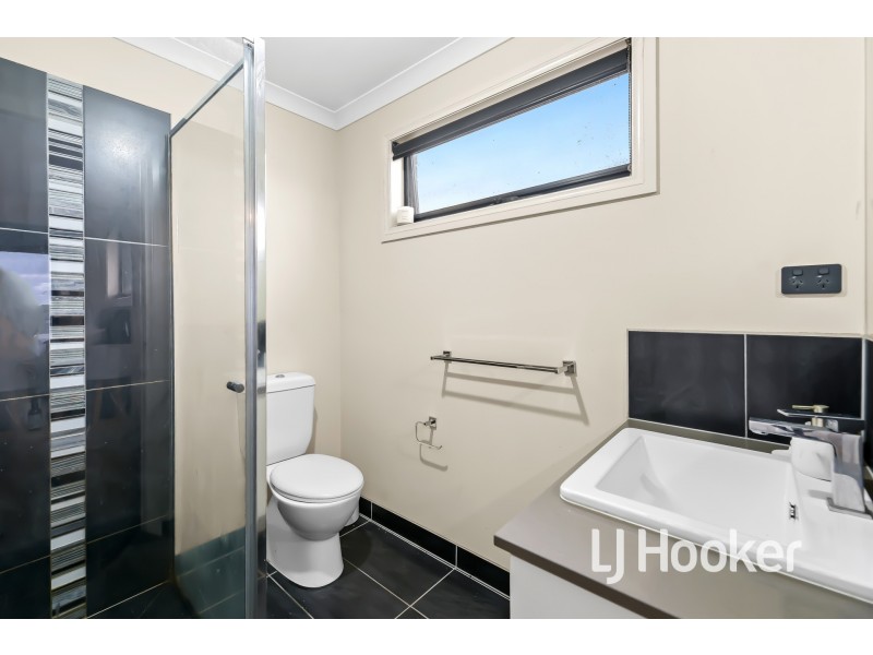 35 Moroak Crescent, Clyde North VIC 3978