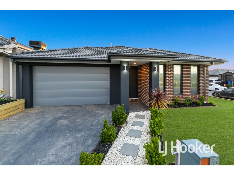 35 Moroak Crescent, Clyde North VIC 3978