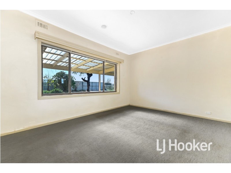 16 Meadow Road, Devon Meadows VIC 3977