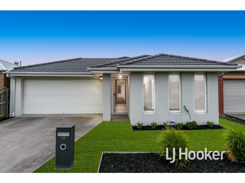 13 Freiberger Grove, Clyde North VIC 3978