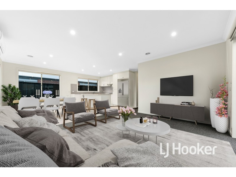 13 Freiberger Grove, Clyde North VIC 3978