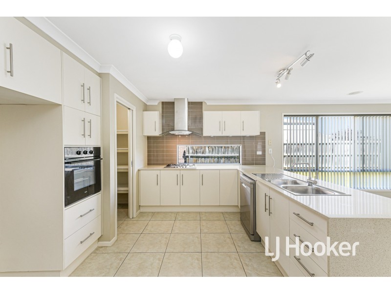 106 Brookwater Parade, Lyndhurst VIC 3975