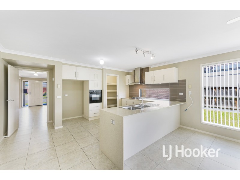 106 Brookwater Parade, Lyndhurst VIC 3975