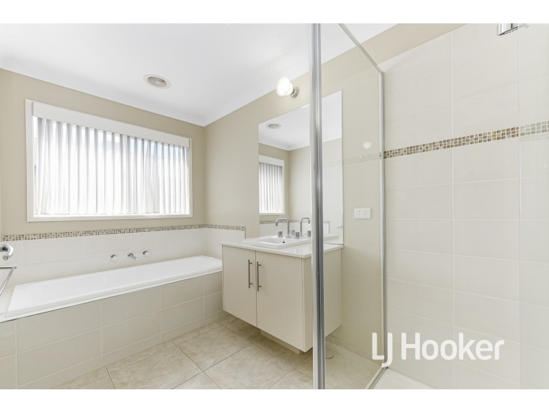 106 Brookwater Parade, Lyndhurst VIC 3975