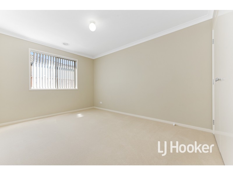 106 Brookwater Parade, Lyndhurst VIC 3975
