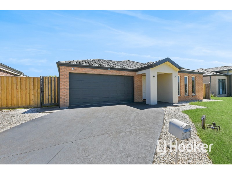 106 Brookwater Parade, Lyndhurst VIC 3975