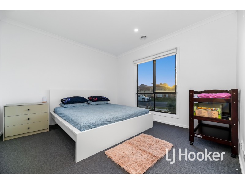 77 Pobblebonk Crescent, Clyde North VIC 3978