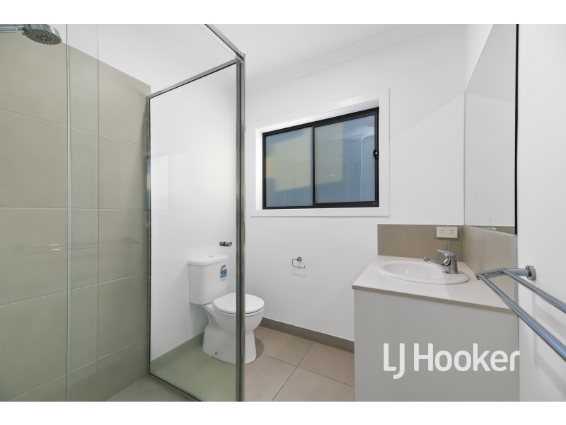 77 Pobblebonk Crescent, Clyde North VIC 3978