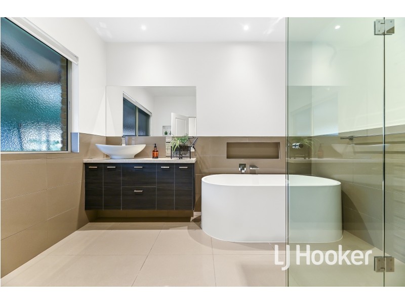 11 Harries Court, Narre Warren North VIC 3804