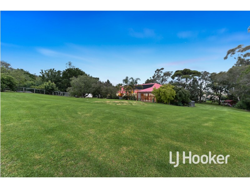 11 Harries Court, Narre Warren North VIC 3804