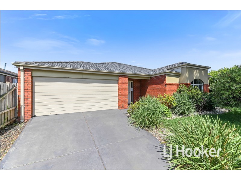 14 Boldrewood Place, Lynbrook VIC 3975