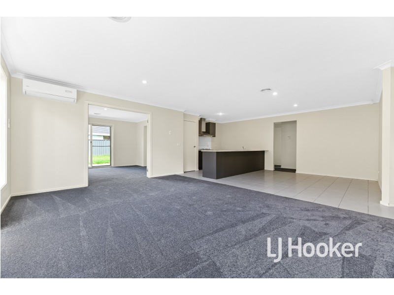 14 Boldrewood Place, Lynbrook VIC 3975