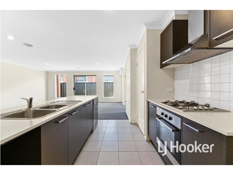 14 Boldrewood Place, Lynbrook VIC 3975