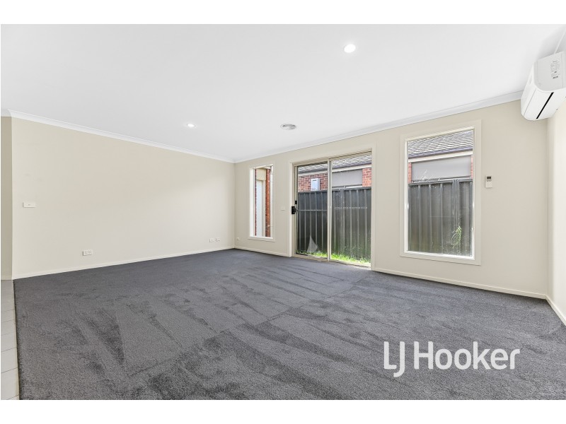 14 Boldrewood Place, Lynbrook VIC 3975