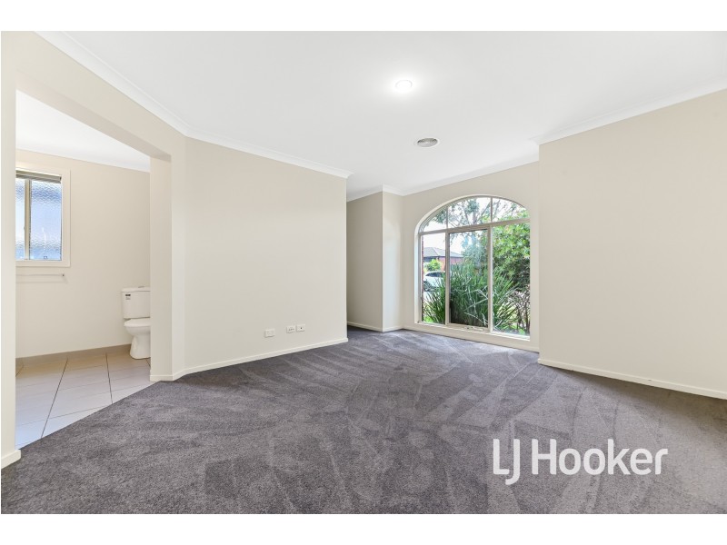 14 Boldrewood Place, Lynbrook VIC 3975