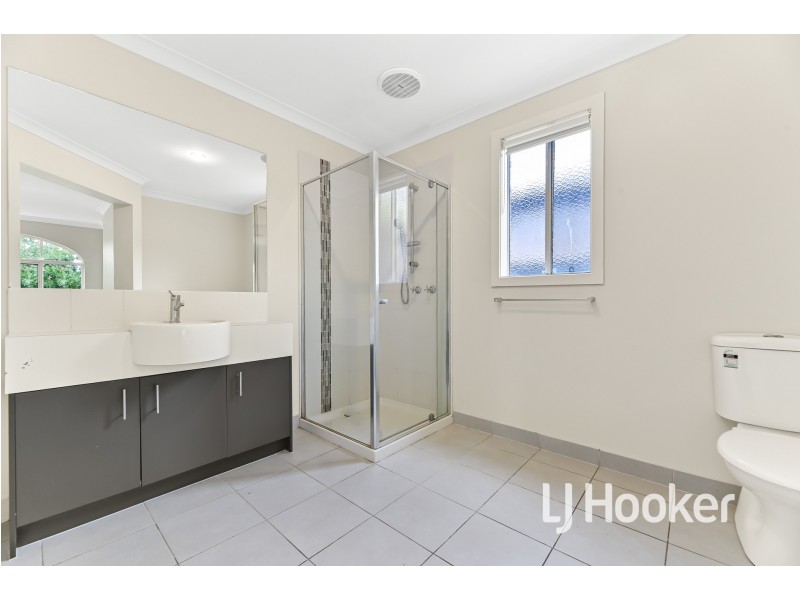 14 Boldrewood Place, Lynbrook VIC 3975