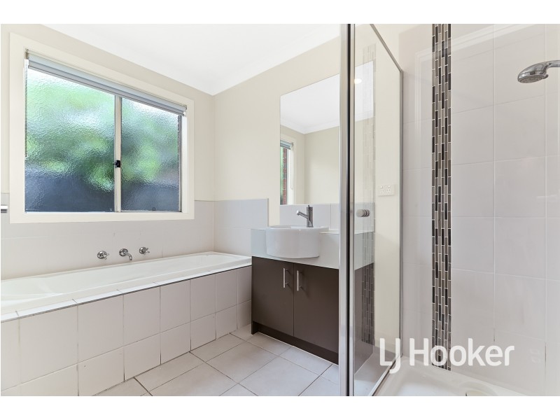 14 Boldrewood Place, Lynbrook VIC 3975