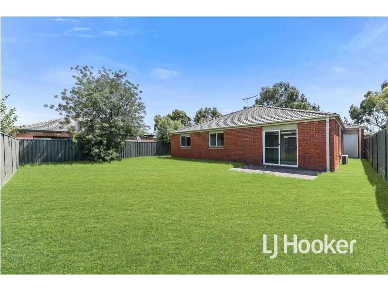 14 Boldrewood Place, Lynbrook VIC 3975