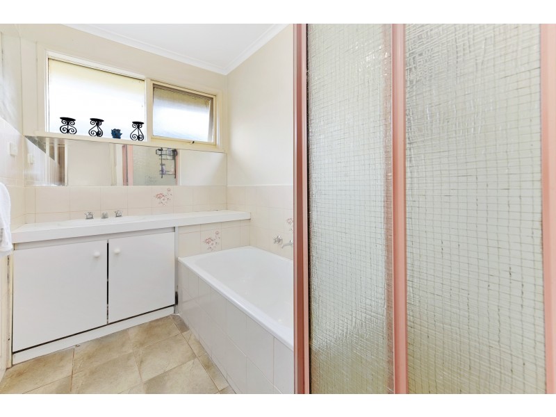 11 Ferncroft Court, Cranbourne North VIC 3977