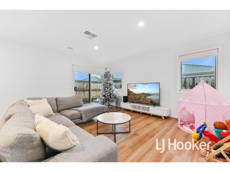 17 Metallic Way, Cranbourne South VIC 3977