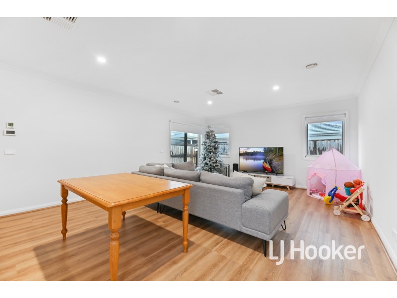 17 Metallic Way, Cranbourne South VIC 3977