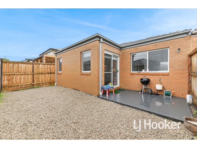 17 Metallic Way, Cranbourne South VIC 3977