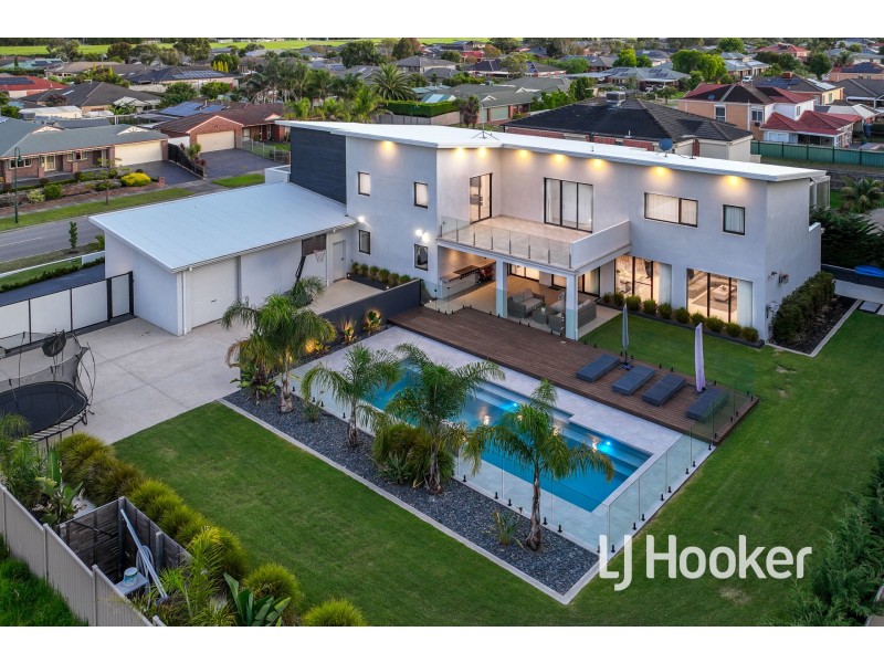 45 Cherryhills Drive, Cranbourne VIC 3977