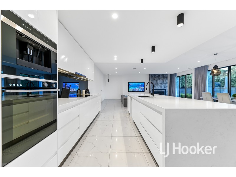 45 Cherryhills Drive, Cranbourne VIC 3977