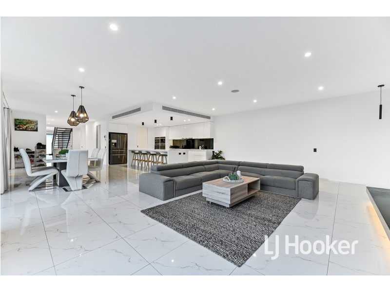 45 Cherryhills Drive, Cranbourne VIC 3977