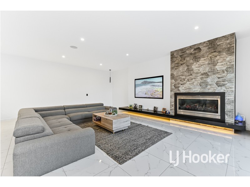 45 Cherryhills Drive, Cranbourne VIC 3977