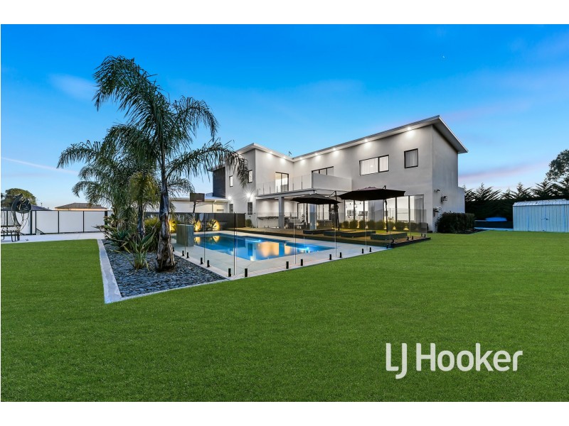 45 Cherryhills Drive, Cranbourne VIC 3977