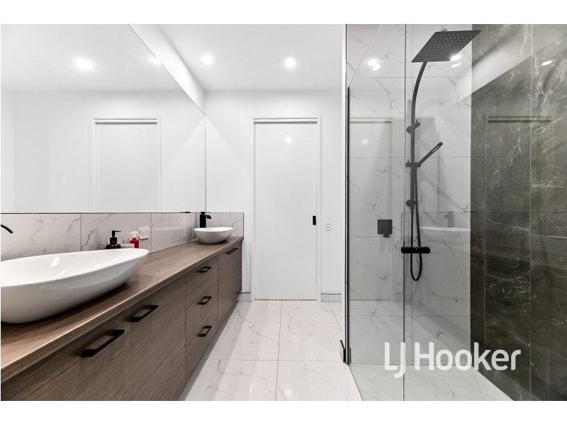 45 Cherryhills Drive, Cranbourne VIC 3977