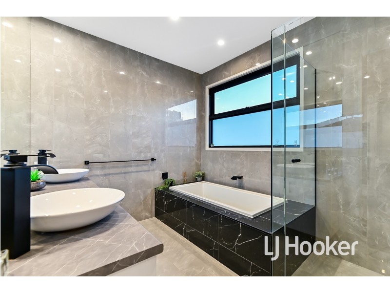 45 Cherryhills Drive, Cranbourne VIC 3977