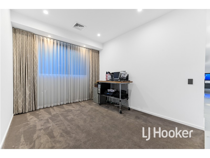 45 Cherryhills Drive, Cranbourne VIC 3977