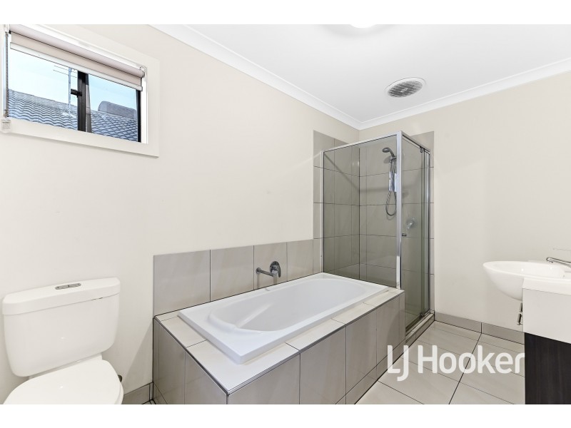 17 Cavendish Avenue, Clyde VIC 3978