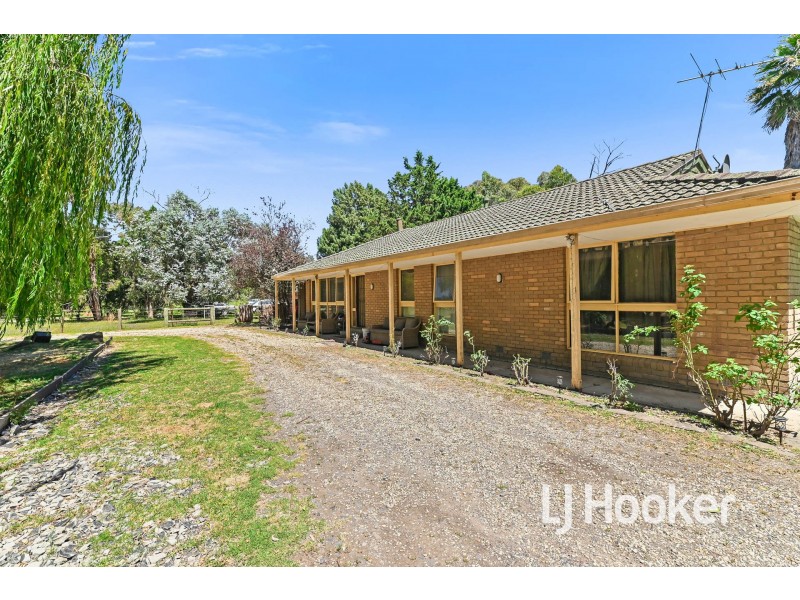 9 Collison Road, Cranbourne East VIC 3977