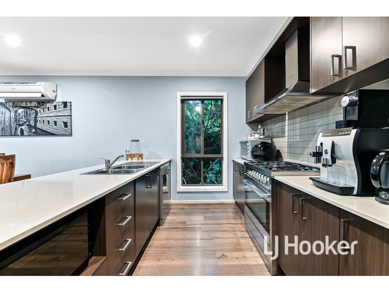 106 Elmslie Drive, Cranbourne East VIC 3977