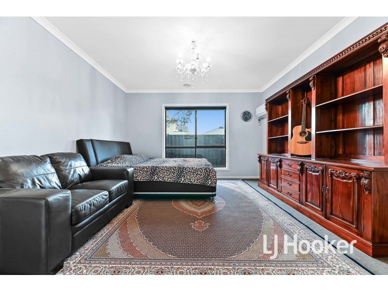 106 Elmslie Drive, Cranbourne East VIC 3977