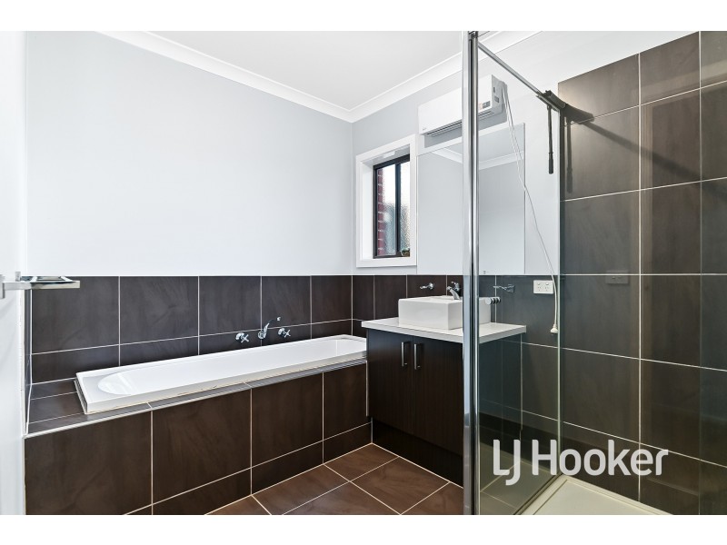 106 Elmslie Drive, Cranbourne East VIC 3977