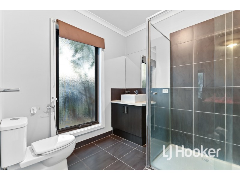 106 Elmslie Drive, Cranbourne East VIC 3977