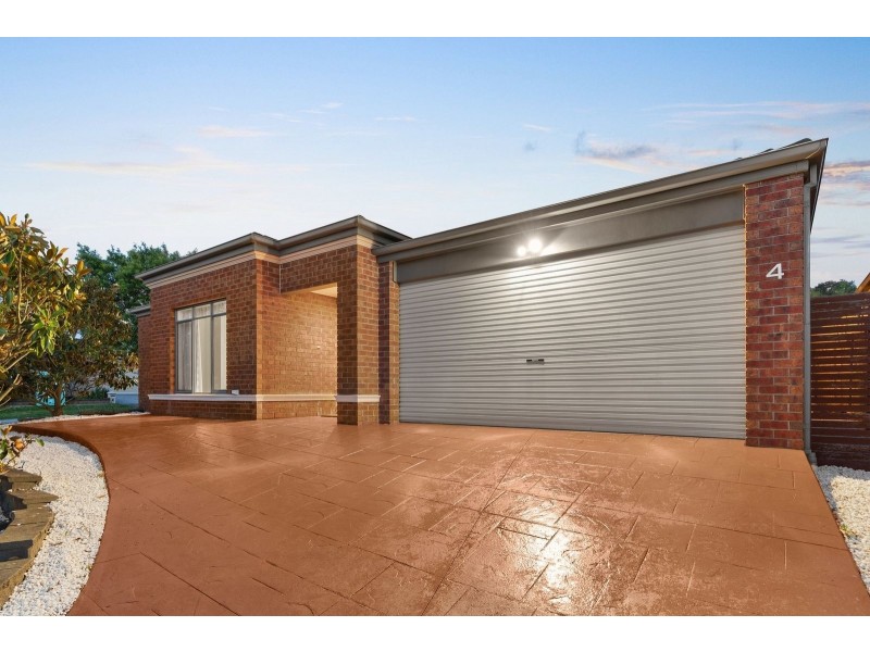 4 Eucumbene Drive, Berwick VIC 3806