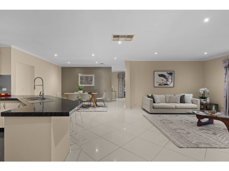 4 Eucumbene Drive, Berwick VIC 3806