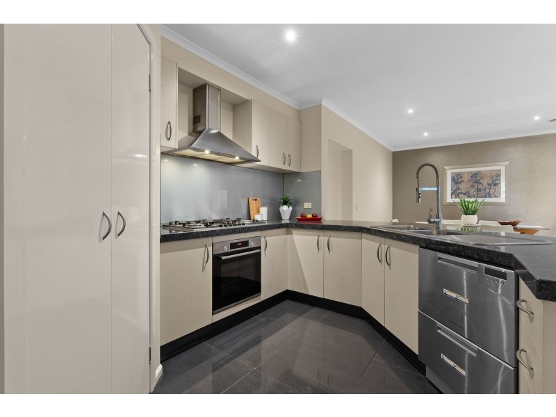 4 Eucumbene Drive, Berwick VIC 3806